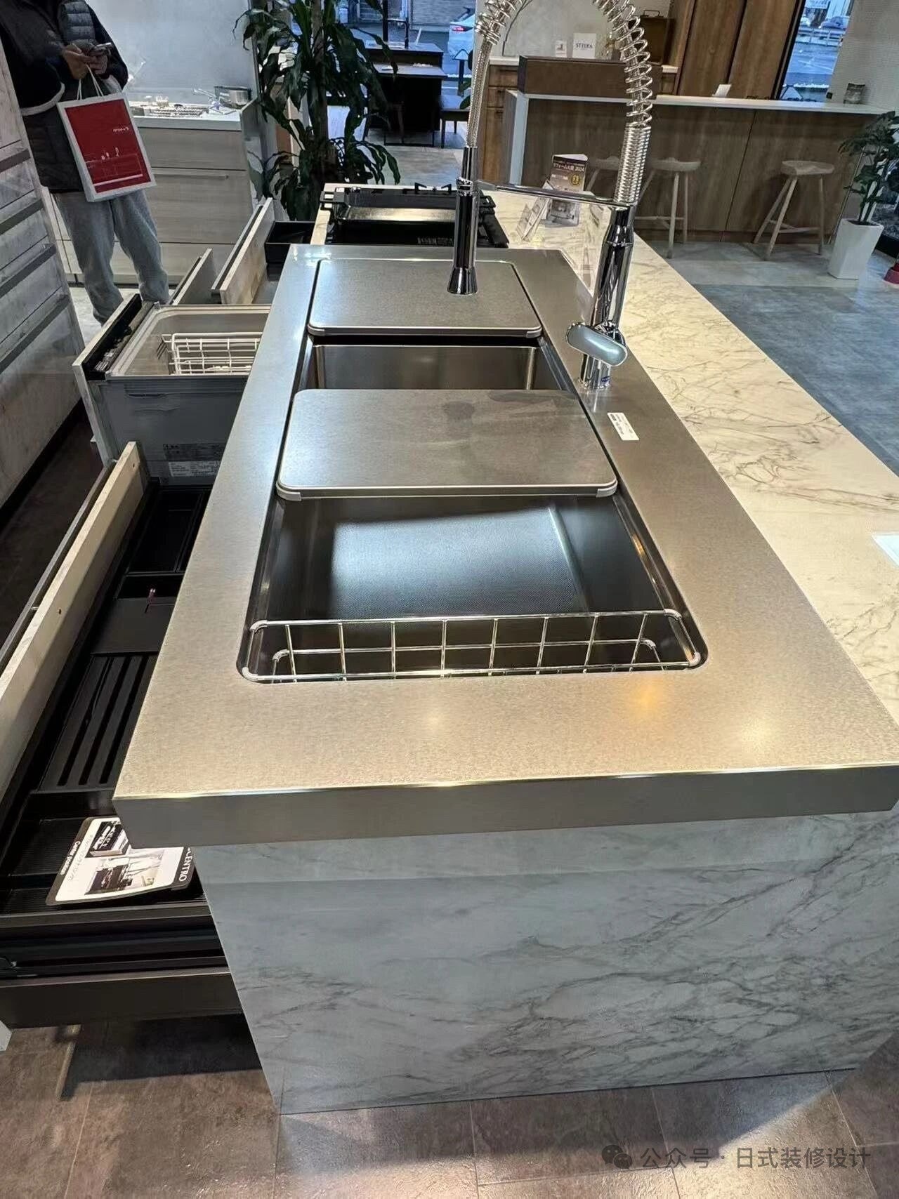 Stainless steel sink and drawer details